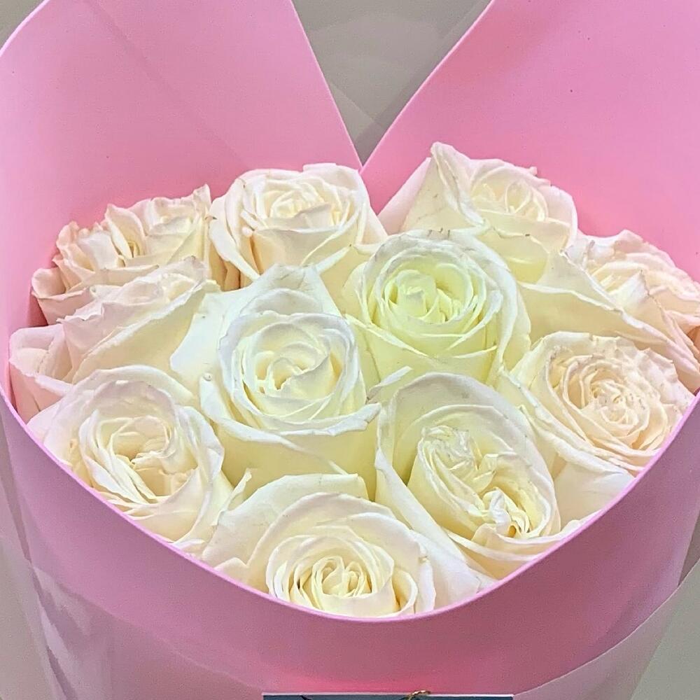 11  роз в стильной упаковке 🌸