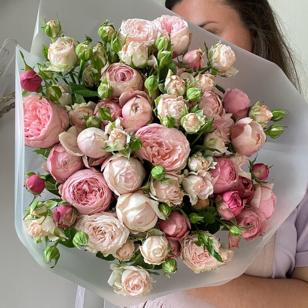15 кустовых пионовидных роз