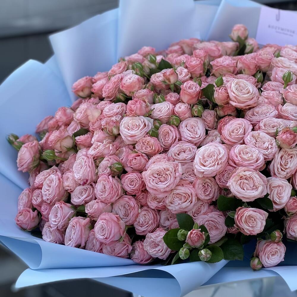 51 ветка пионовидной кустовой розы Мадам Бомбастик