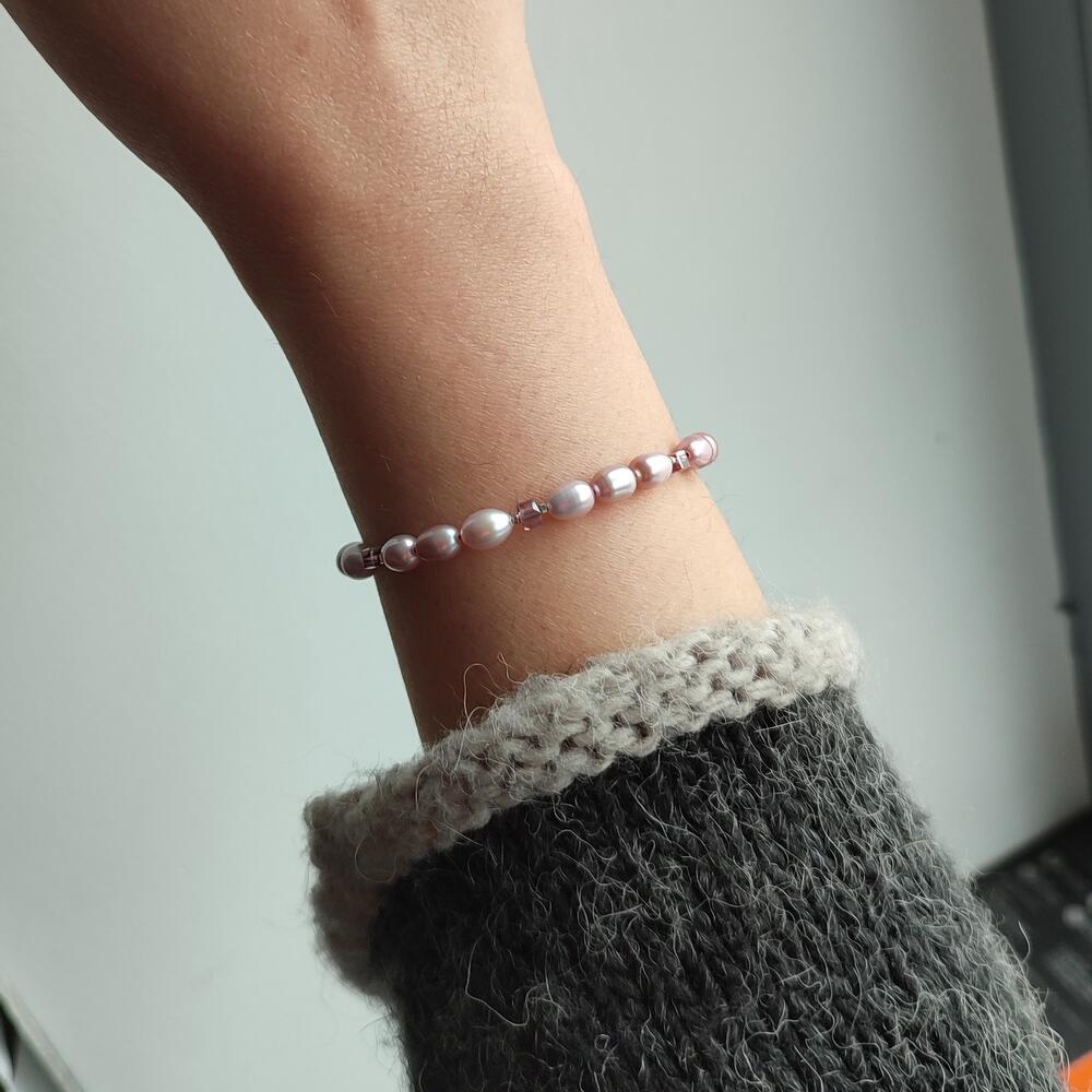 Natural ash-pink pearl bracelet with crystal inserts