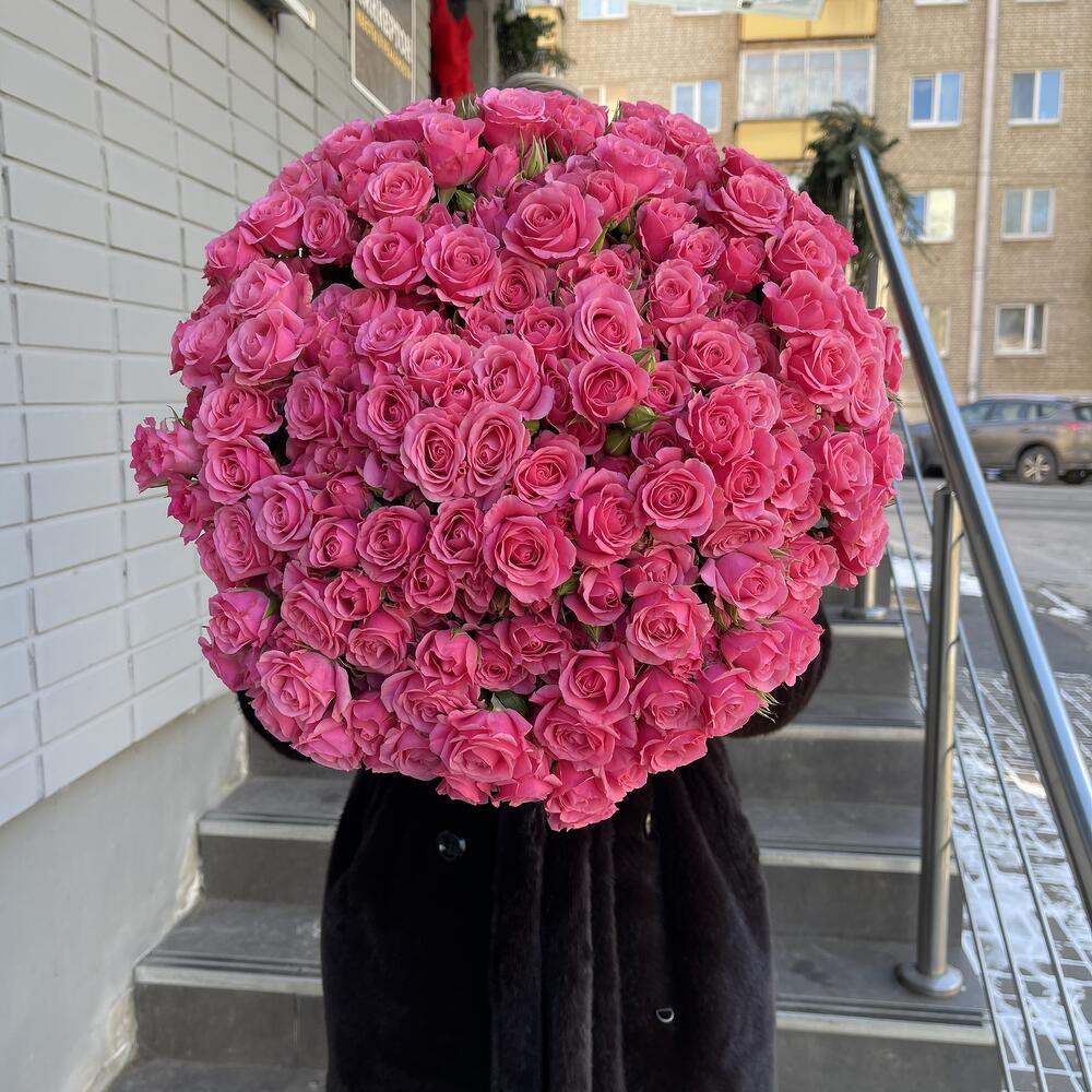 Кустовая малиновая роза