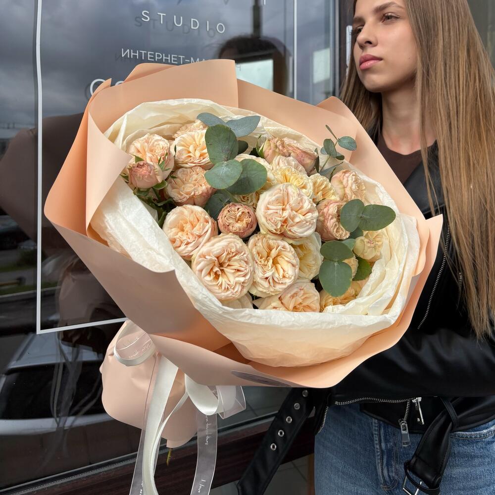 Букет из пионовидных кустовых роз «Летнее настроение»