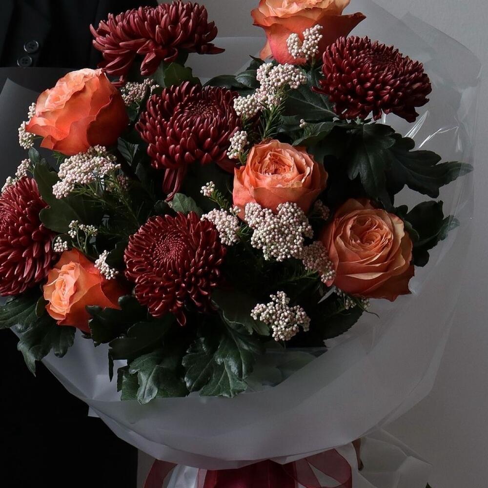 Букет «Вайб» из ТОП хризантем Бигуди и пионовидных роз Кахала