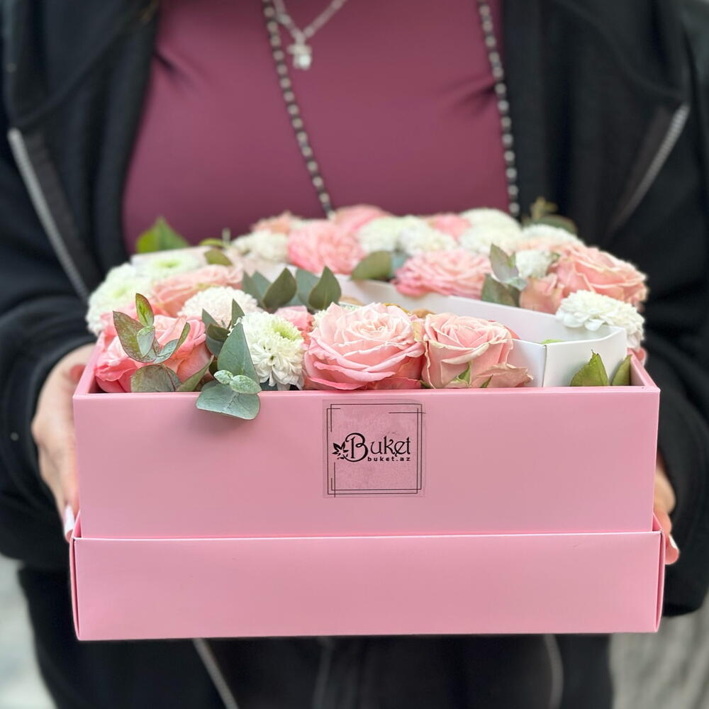 Macarons and flowers box 🍩