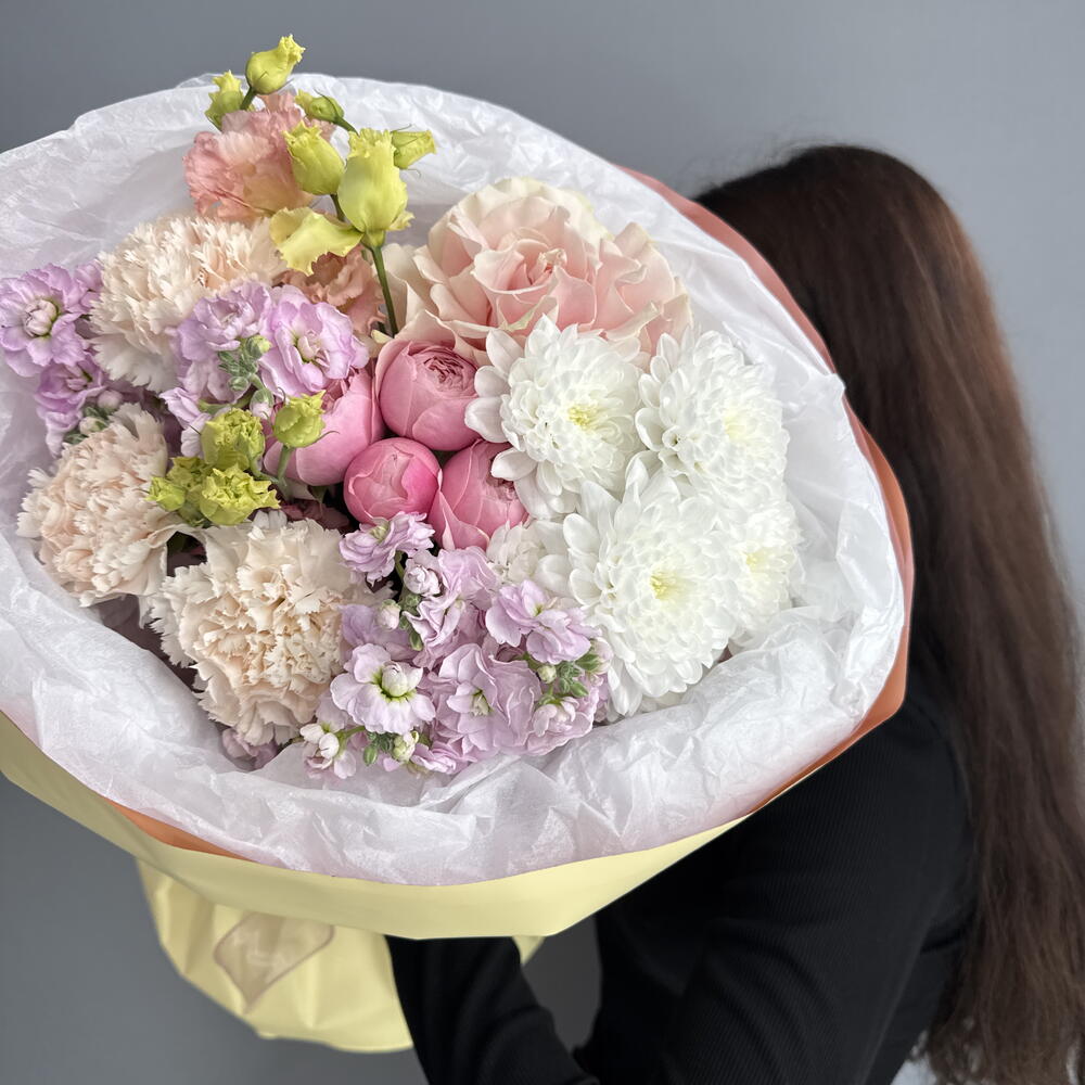 АВТОРСКИЙ букет из Кустовой Розы Сильва ПИНК💕 в дизайнерской лимонной упаковки🍋