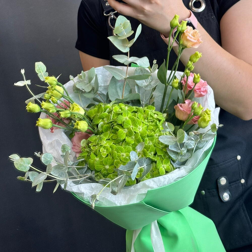 Букет из гортензии и эустомы 🌿