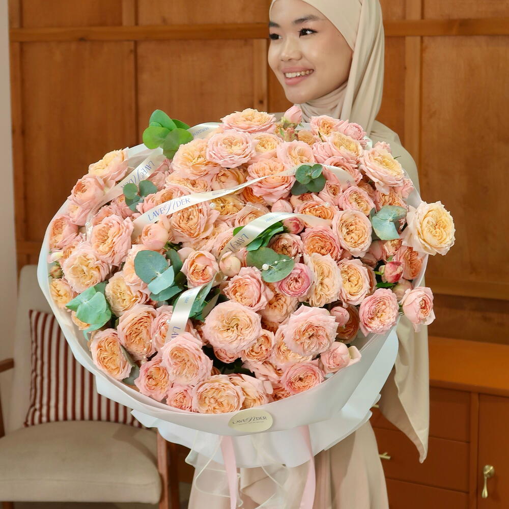 Premium bouquet of Julietta spray roses