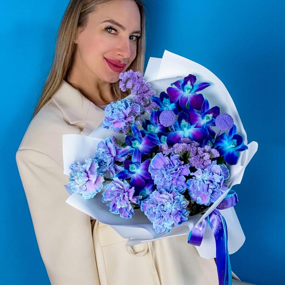 El ramo es un cumplido Cósmico. Orquídeas Cosmos y Dianthus. Ramo de Autor 507 leora Flowers casa de moda floral