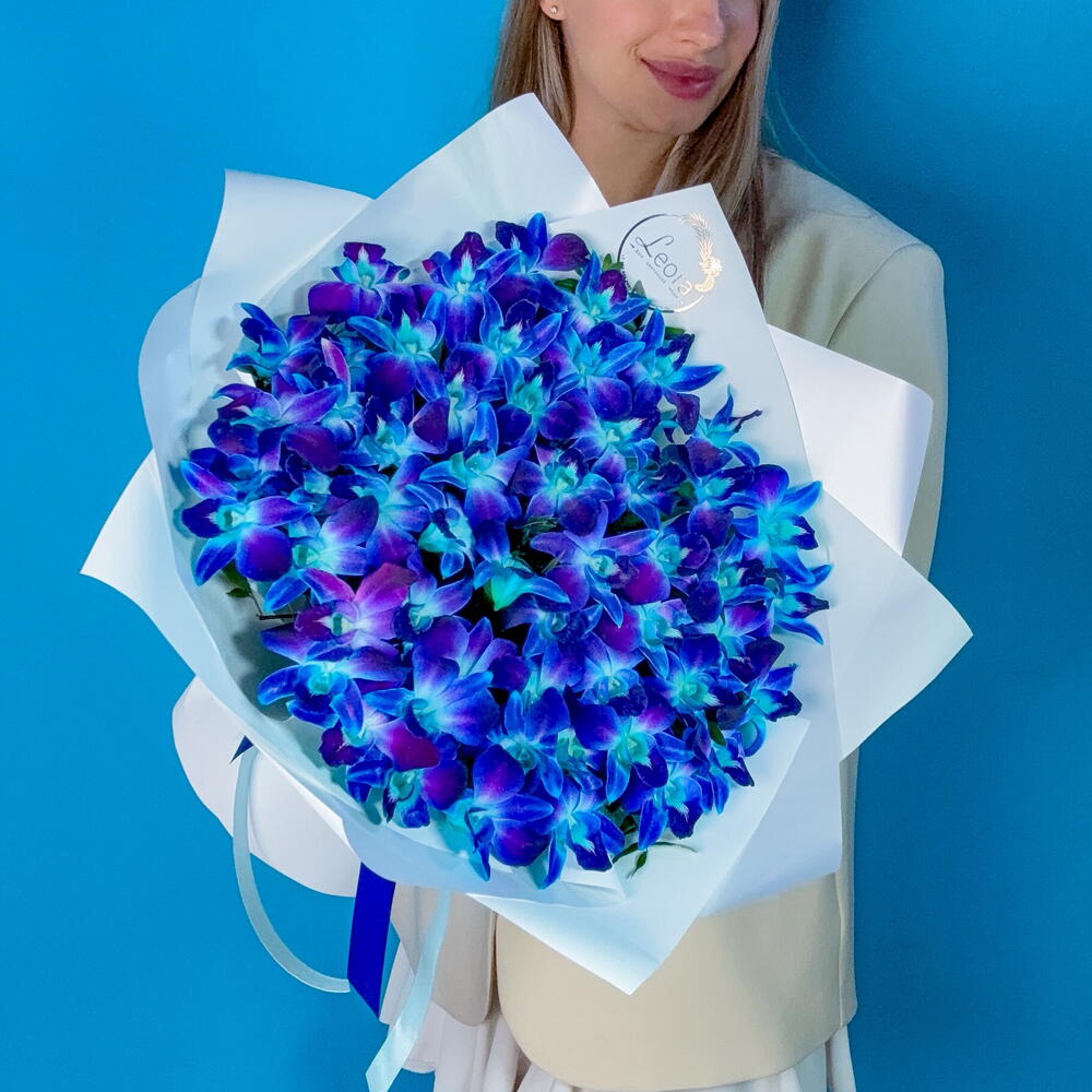 Букет Космос в белом из орхидей. Монобукет 116 Leoraflowers