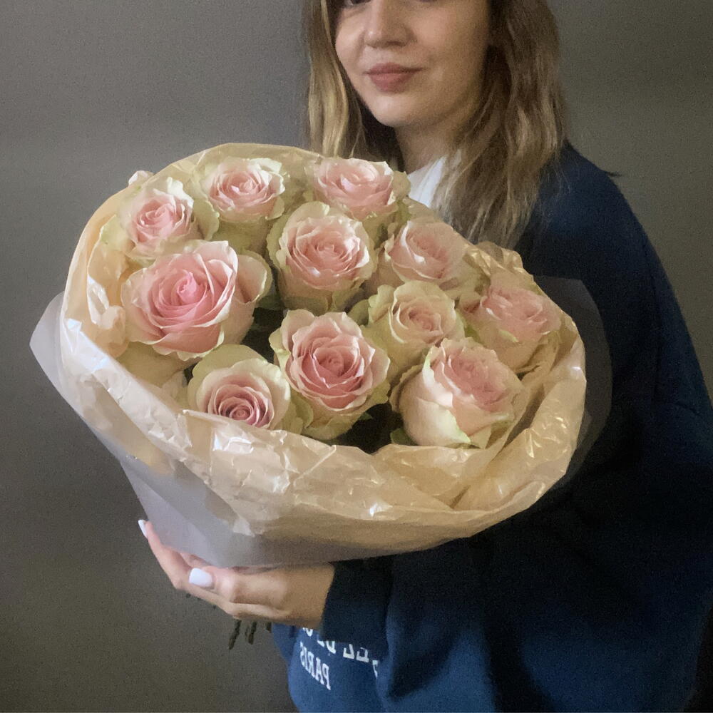 Розовые розы сорт Фрутето