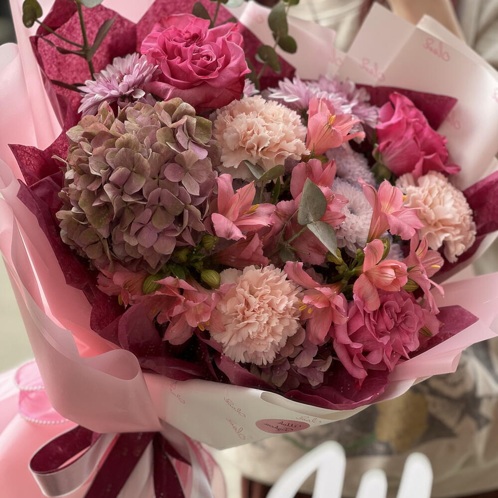 Букет с гортензиями,розами и эвкалиптом💕