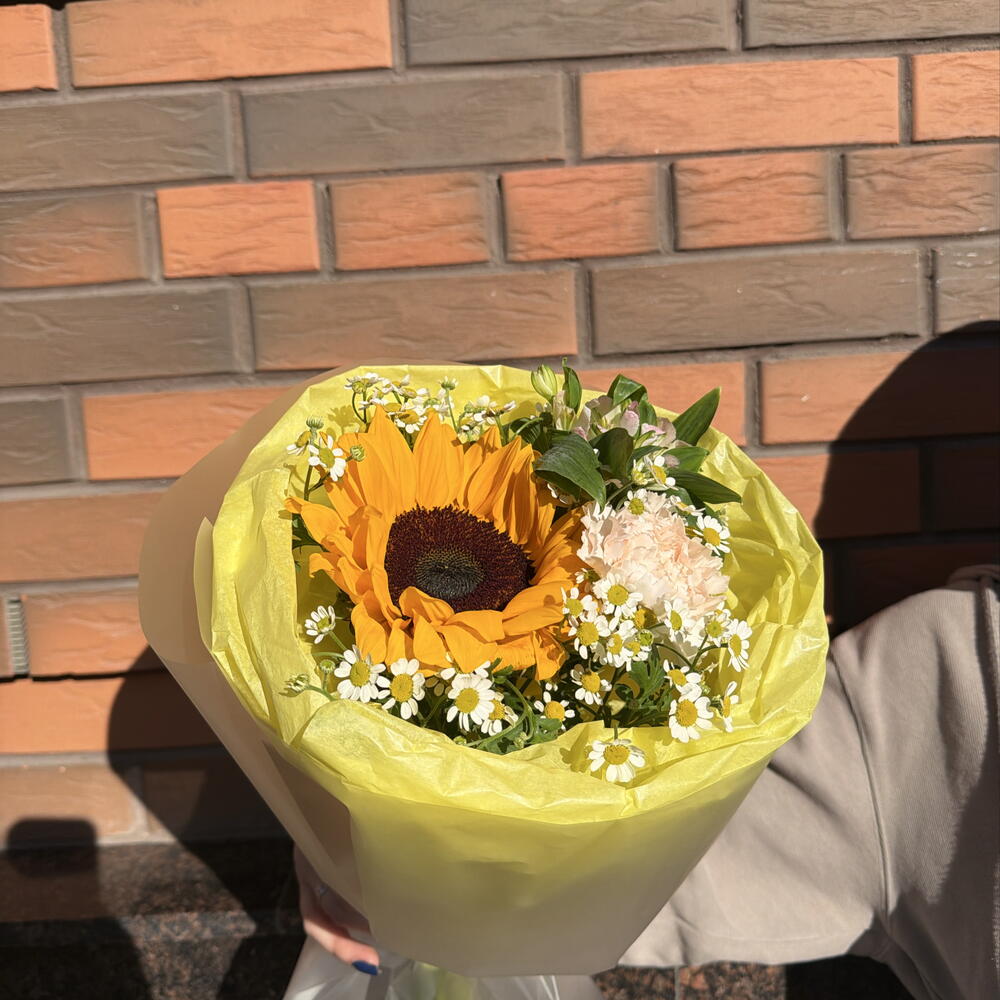 Букет комплимент с подсолнухом