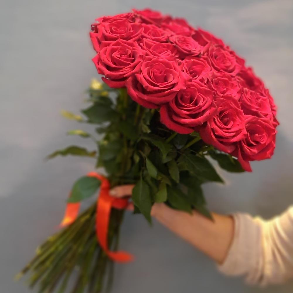 Нечётное число цветов в букете. Букеты из разного количества роз. Букет сколько штук. Цветы названия с картинками в цветочном магазине. Средняя длина розы.