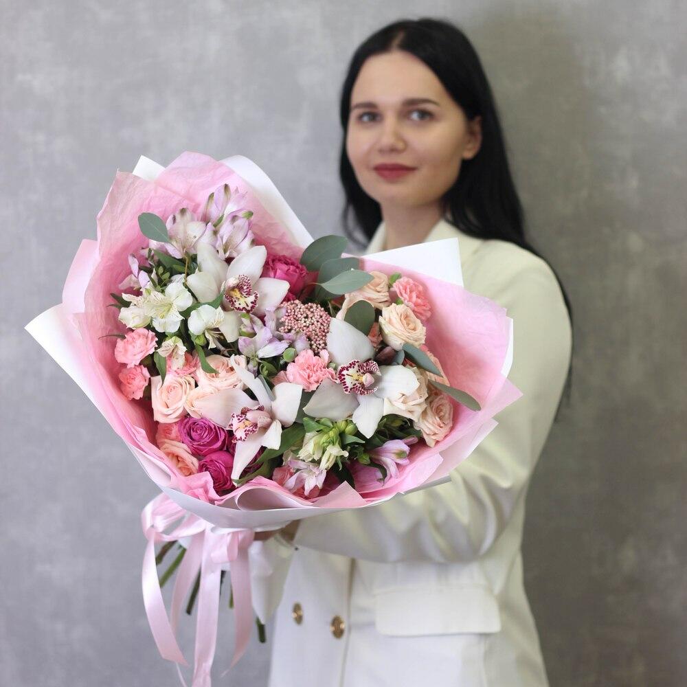 Большой сборный букет цветов. Орхидея, альстомерия, кустовые пионовидные розы Prim