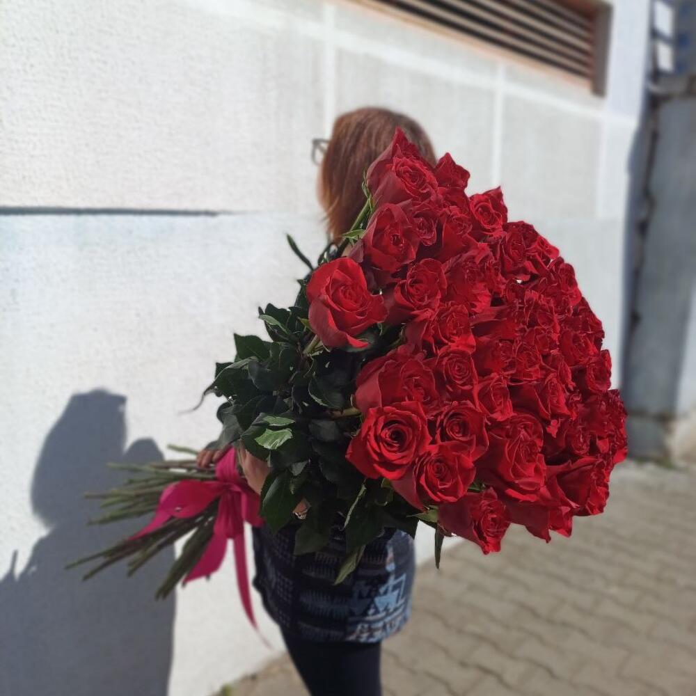 Букет из 51 метровой розы