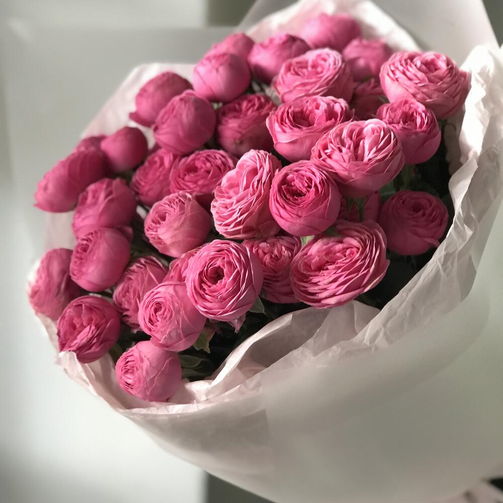 Букет из 9 кустовых пионовидных роз
