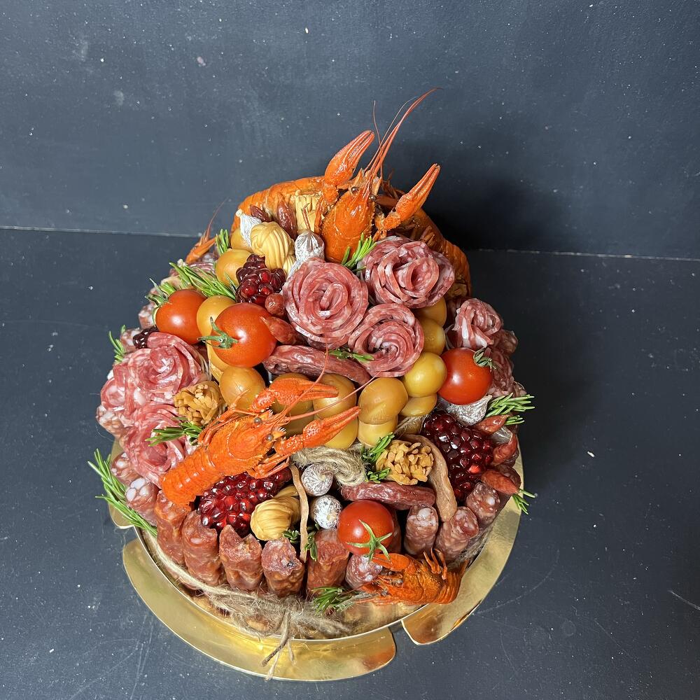 Мясной торт, подарок на праздничный стол
