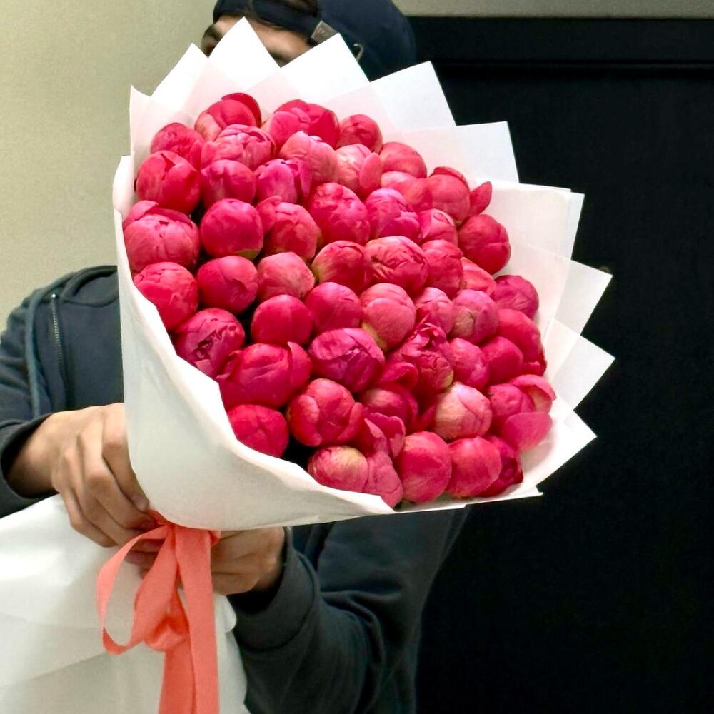 Букет из коралловых пионов отборные
