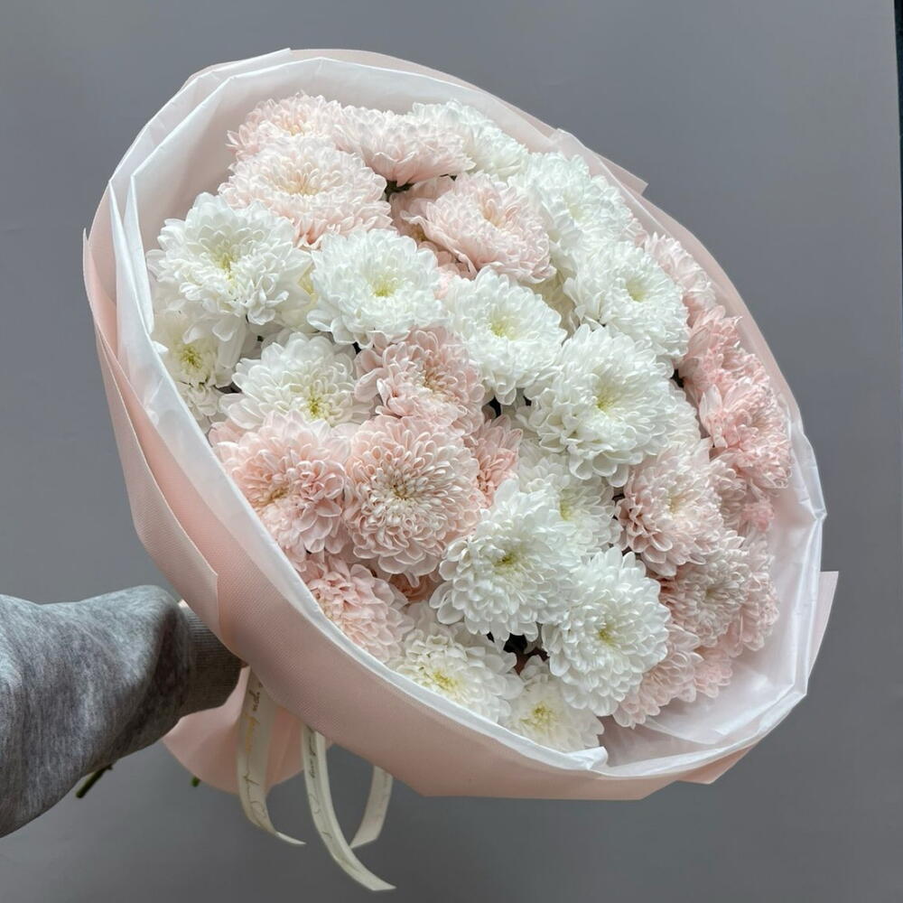 Нежный букет из хризантемы кустовой Алтай