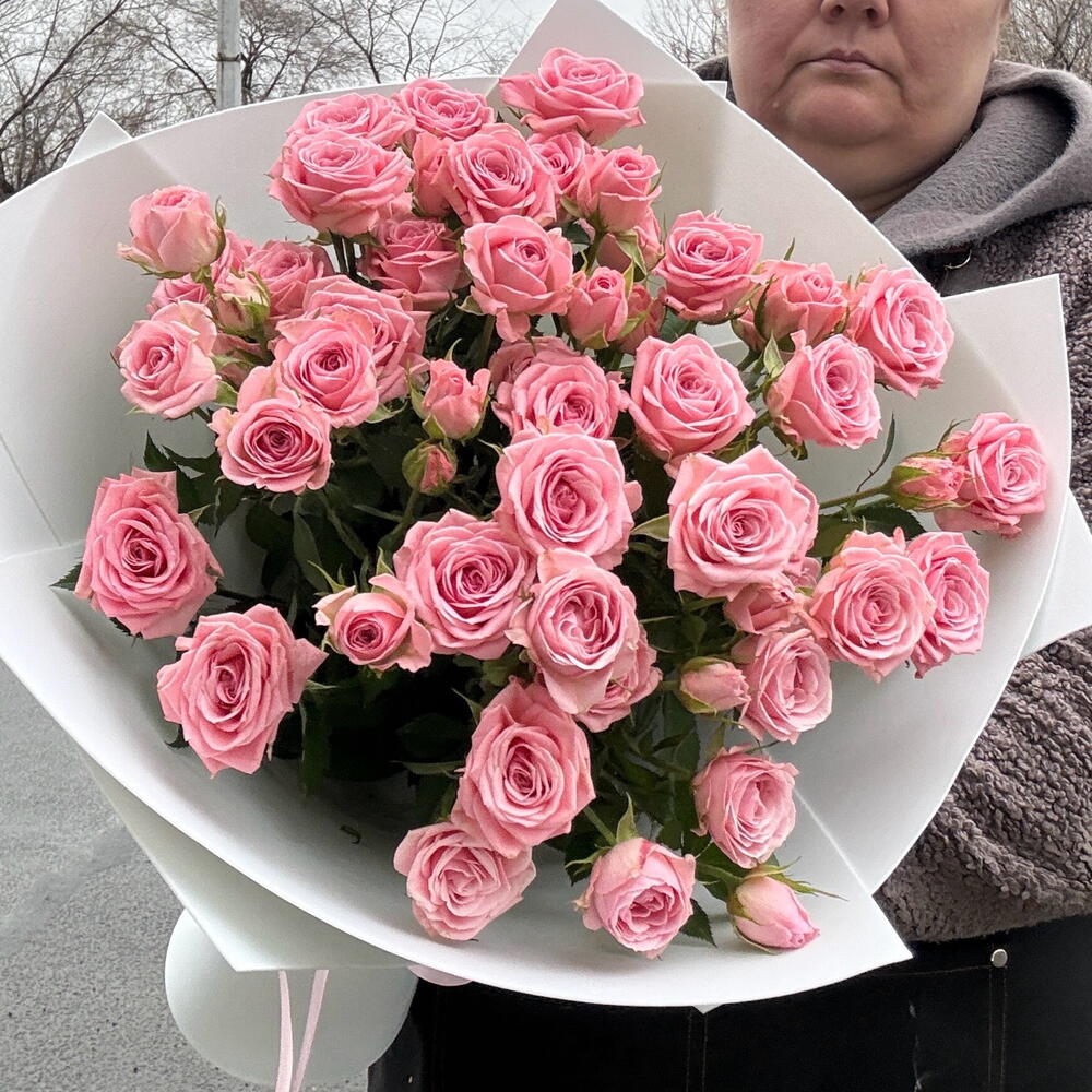 Букет из кустовых розовых роз