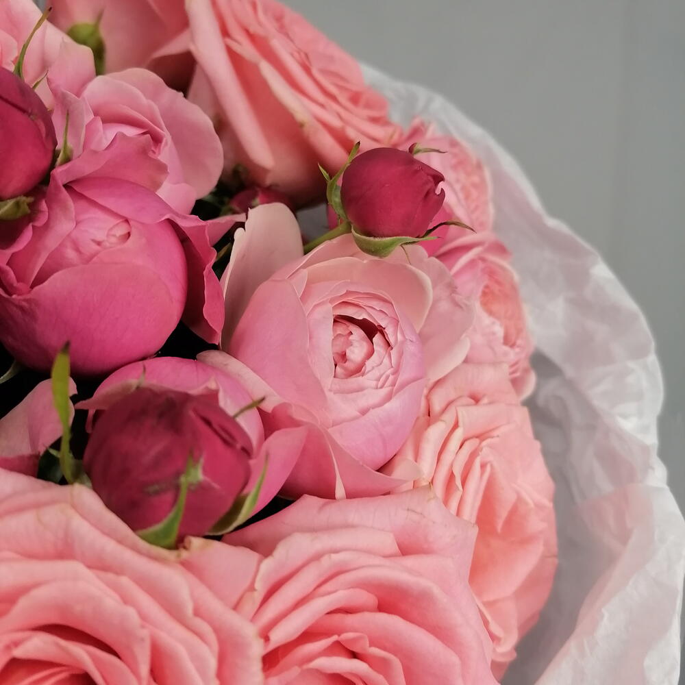 🍭Авторский букет "PERVOЦВЕТ" из пионовидных кустовых роз Pink Silva и розовых роз сорта Софи Лорен