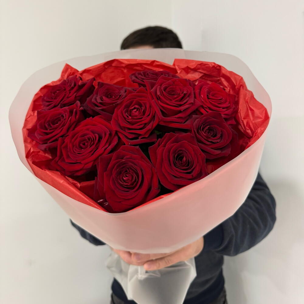 Страсть любви 🌹букет с 11 красными розами + подарок от Vivienne Sabo — румяна MACARON