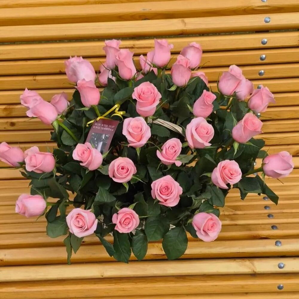 Корзина розовых роз