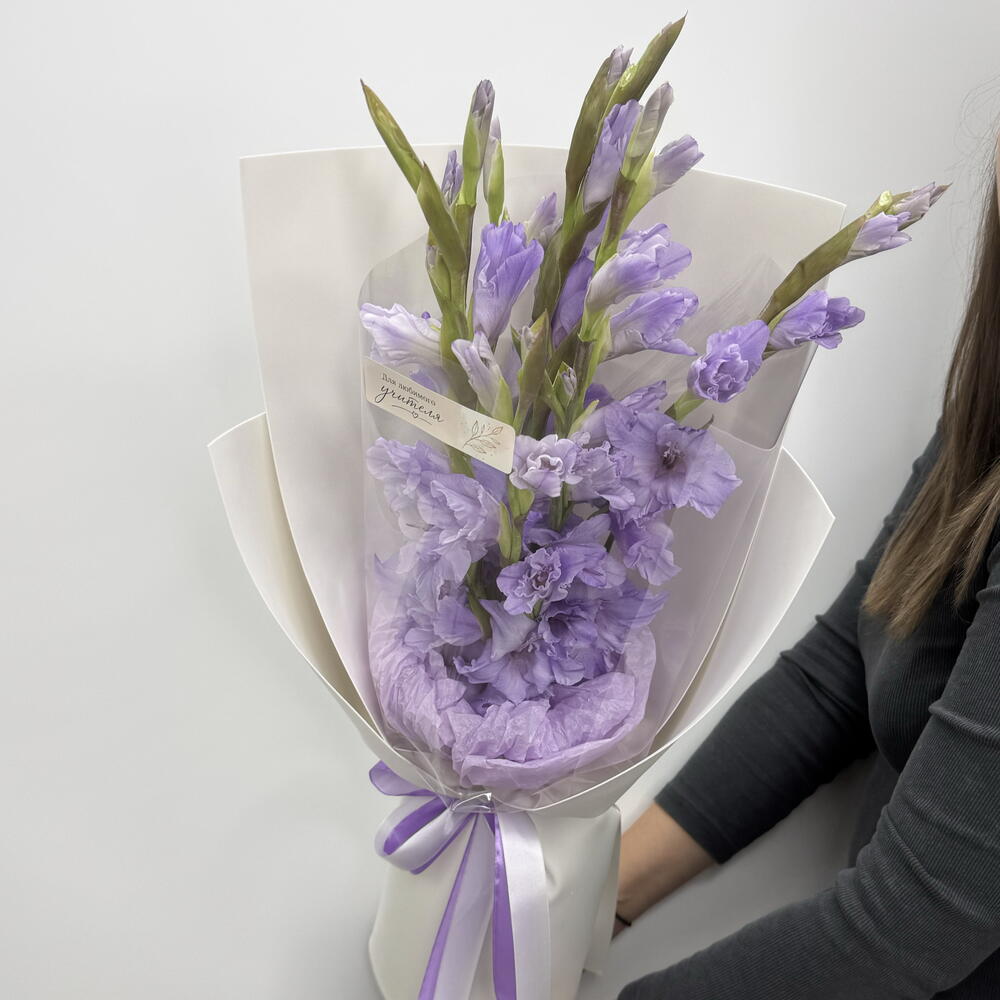 Букет из 7 гладиолусов 💜