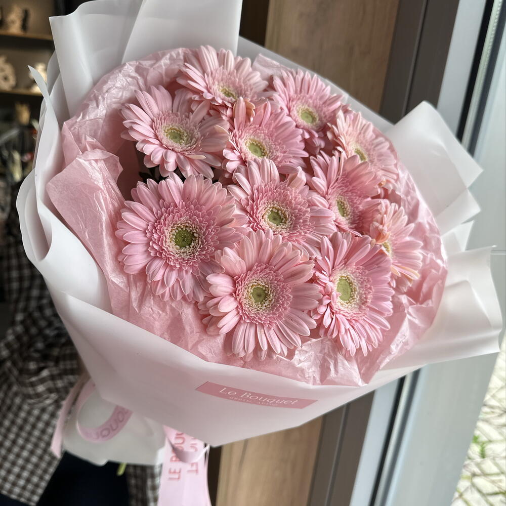 Нежные розовые герберы букет