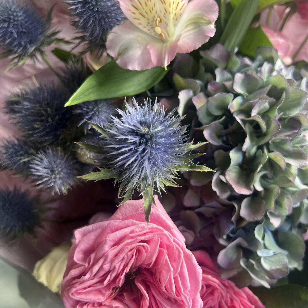 Букет с эрингиумом
