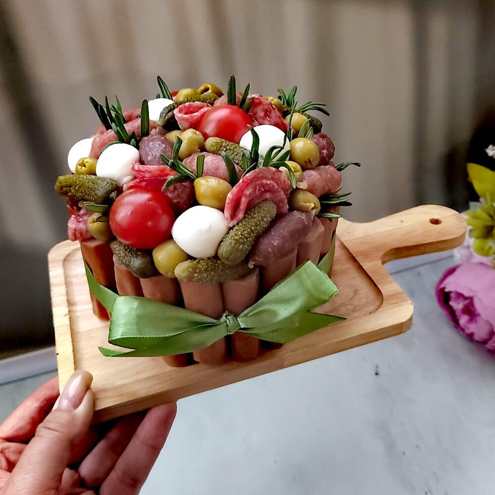 Мясной бенто торт