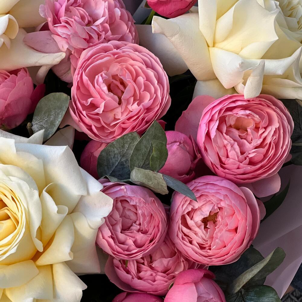 Holland roses and Spray roses bouquet💞💕