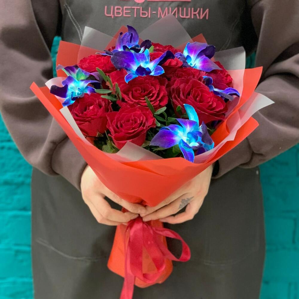Букет из красной розы и дендробиума