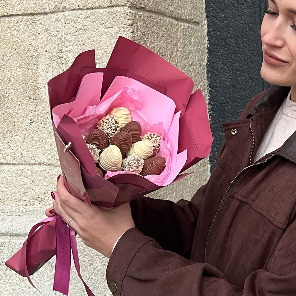Клубника в шоколаде букет на 8 марта