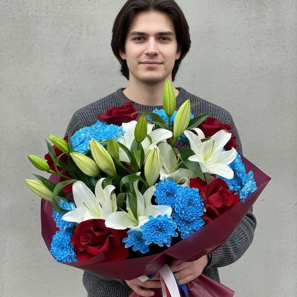 Букет с французскими розами,лилиями и кустовой хризантемой 🤍💙️
