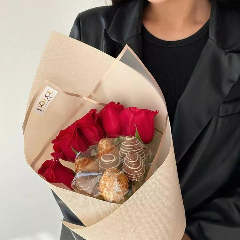 Strawberry bouquet "Rozita"