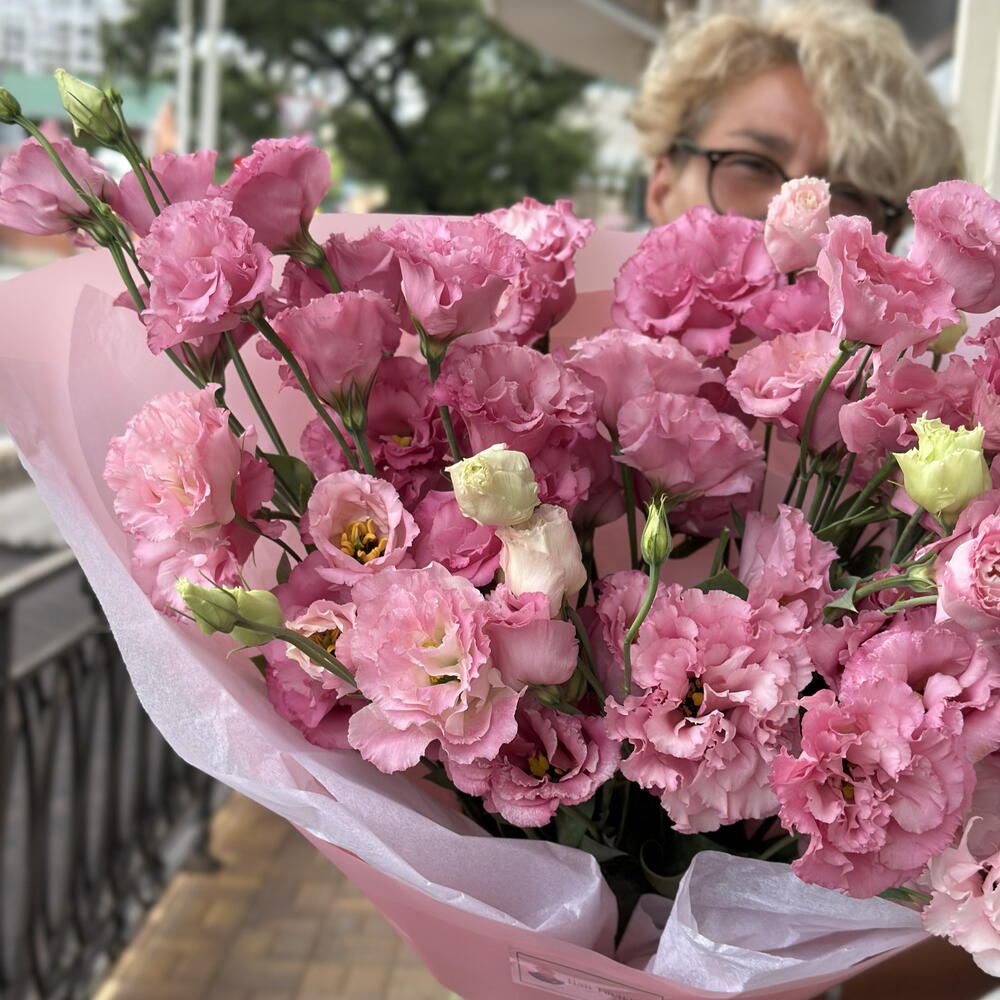 Розовая эустома