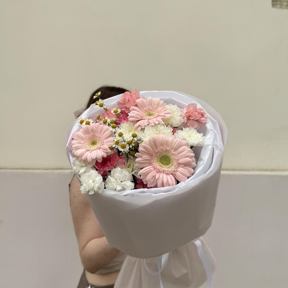 Милашка 💕 Сборный букет из Гербер, кустовой хризантемы и ромашки