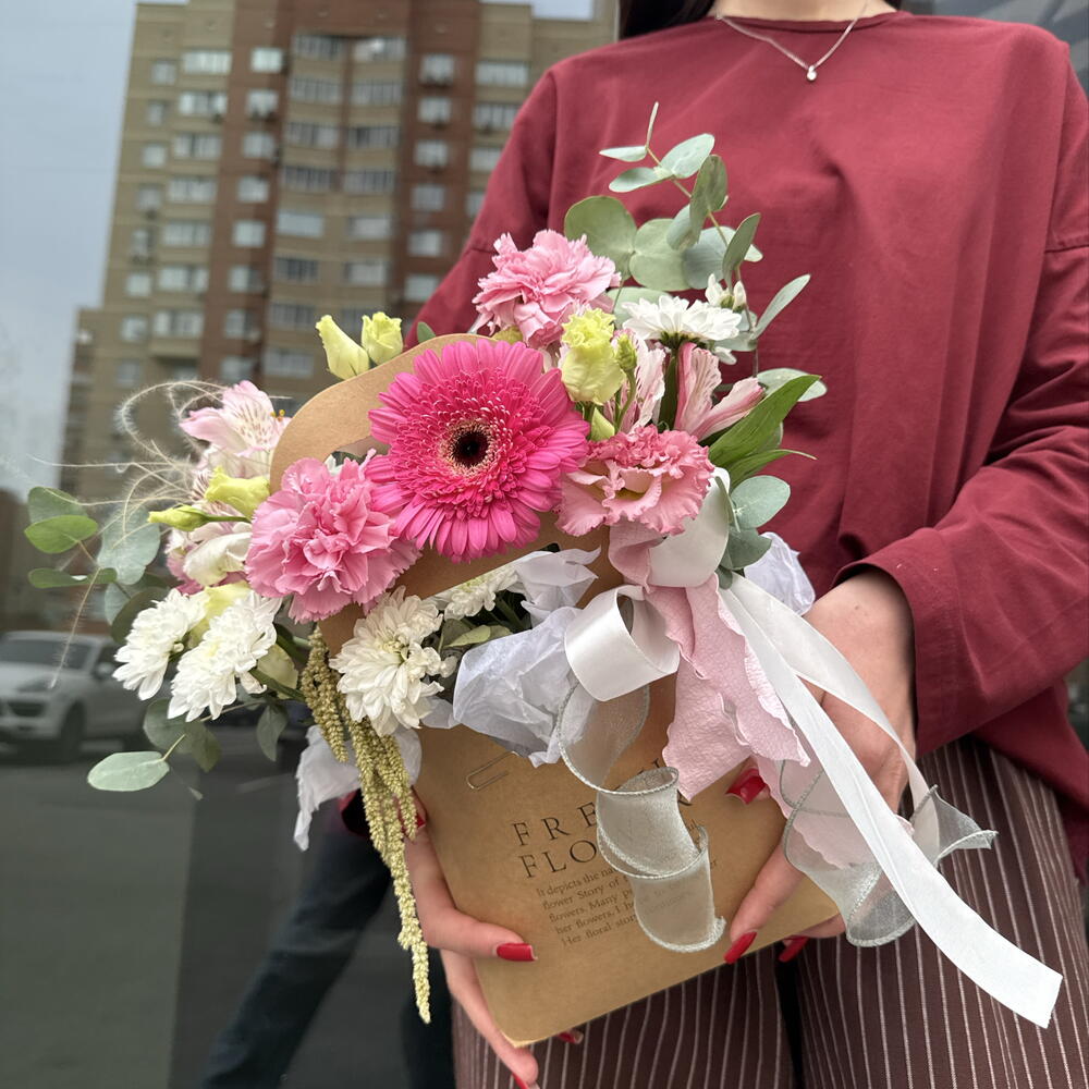 Композиция с эустомой «Люблю»