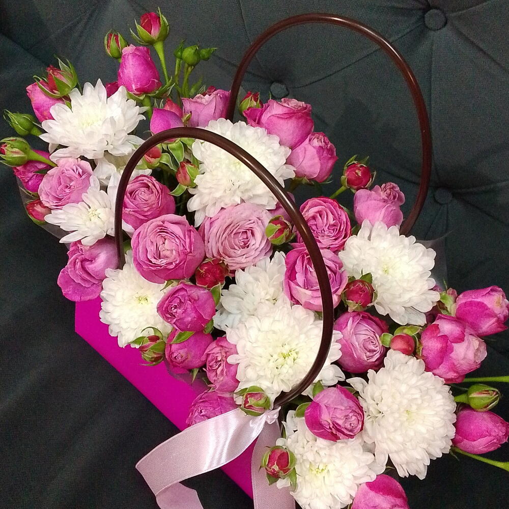 Композиция в сумочке с пионовидными розами 🌹
