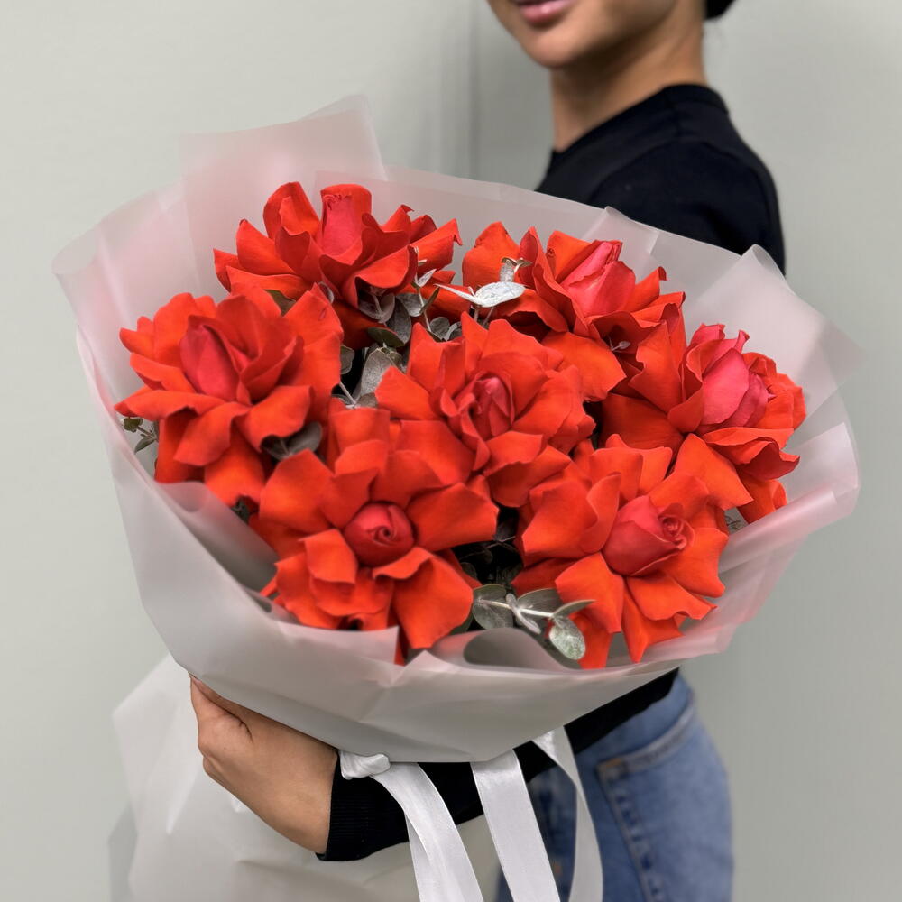 Авторский букет 🌹«Бархатная нежность: розы „Нина с эвкалиптом»