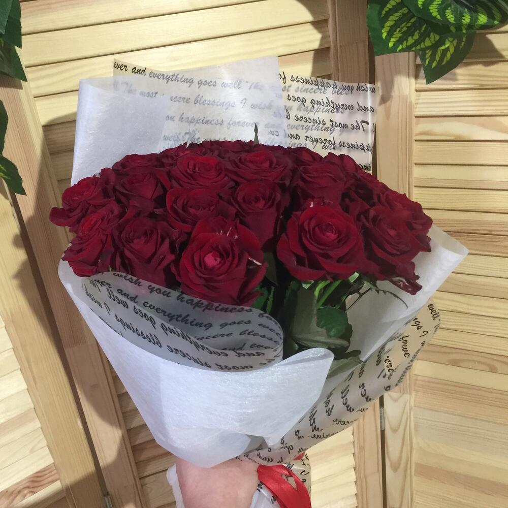 Букет вишня на снегу