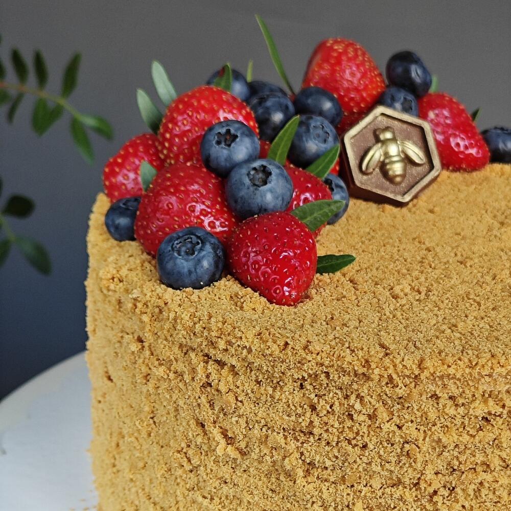 Медовик торт (карамельный с заварным карамельным кремом) маме, подруге, девушке