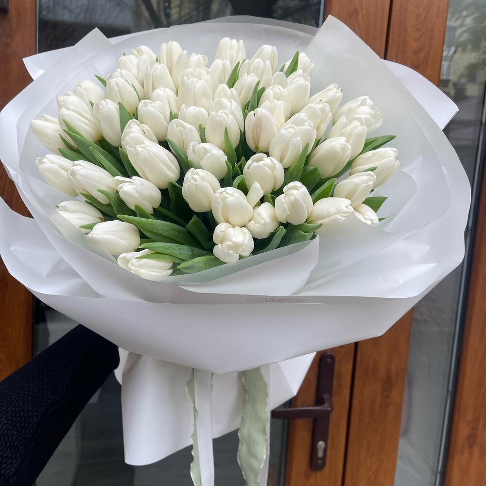 Букет из белых тюльпанов 59 шт
