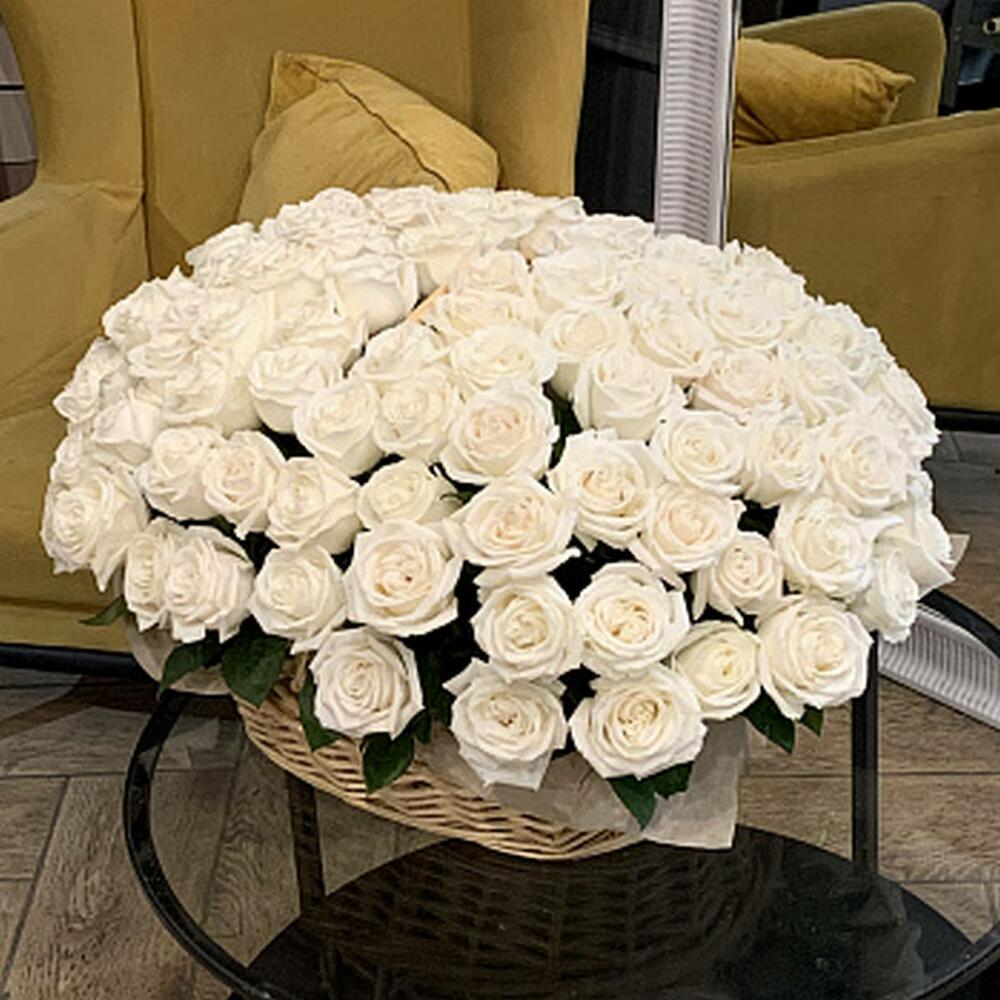 Корзина из 121 премиальной розы