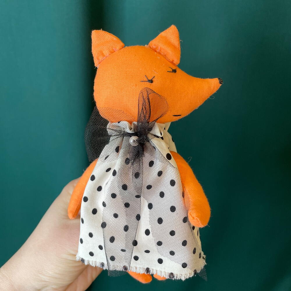 Игрушка мягкая ручной работы Лисичка в платье