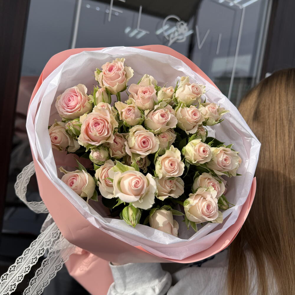 Букет кустовых роз Good Mood «Нежные лепестки»