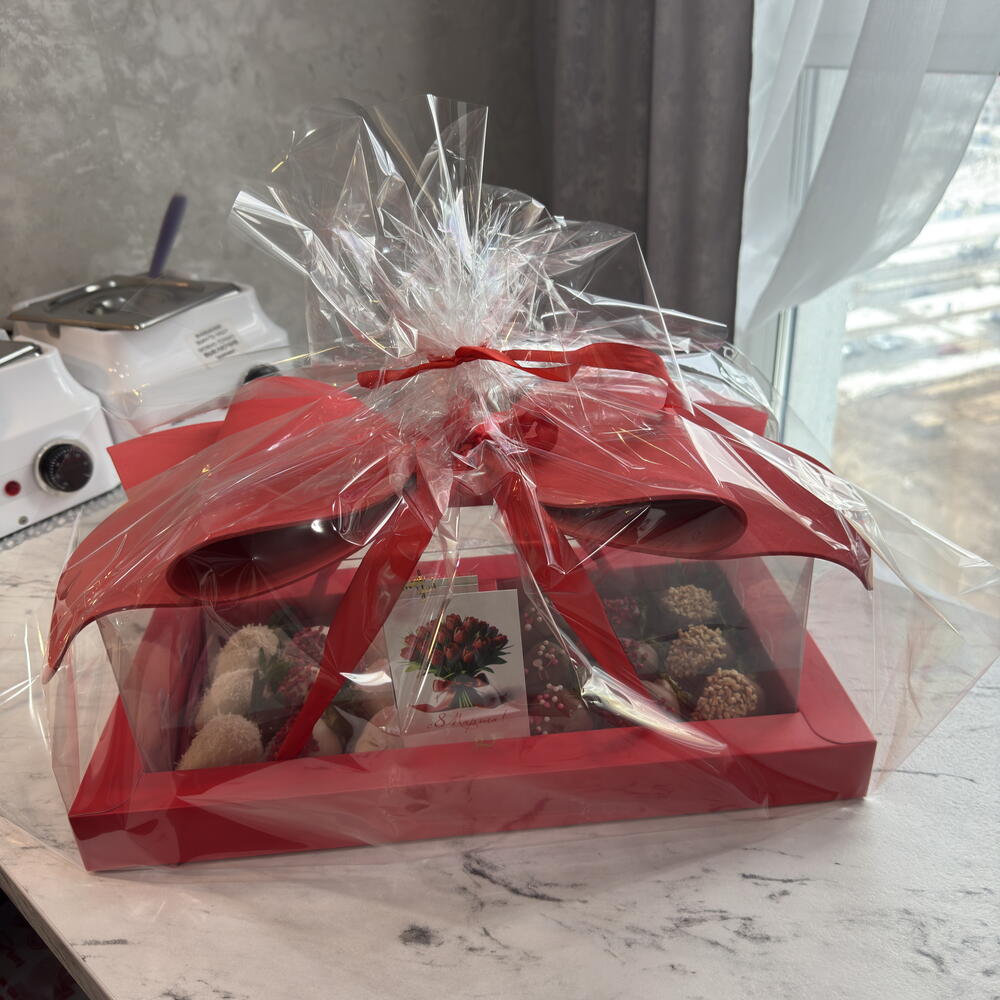 Клубника в шоколаде 18 шт Бант