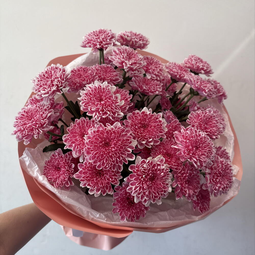 Букет из розовой кустовой хризантемы