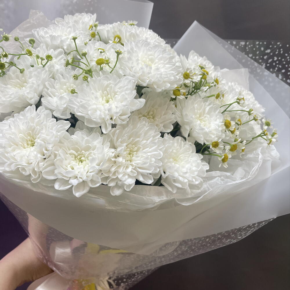 Букет в белом с ромашками